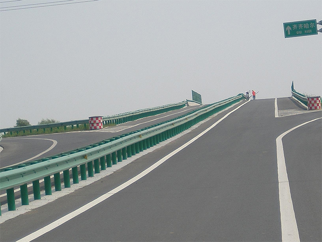 绍兴高速公路护栏的材质与规格